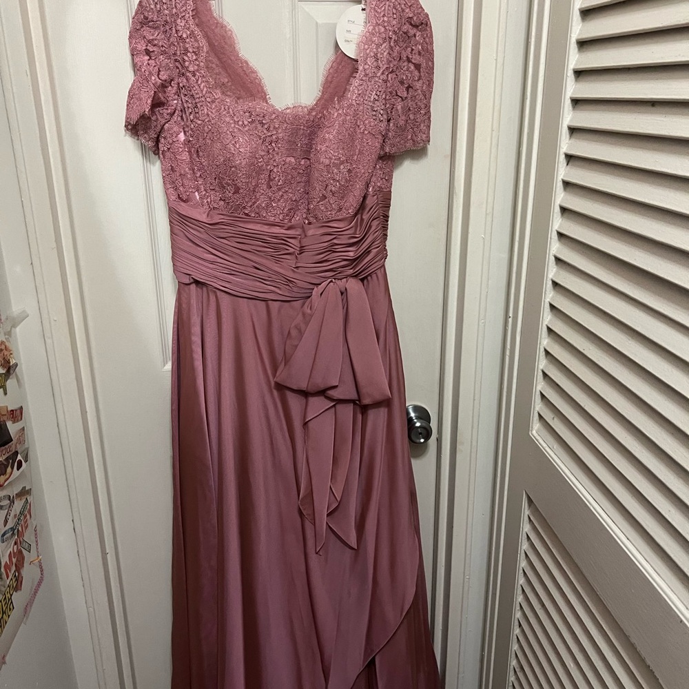 Elegant Pink Lace Evening Dress